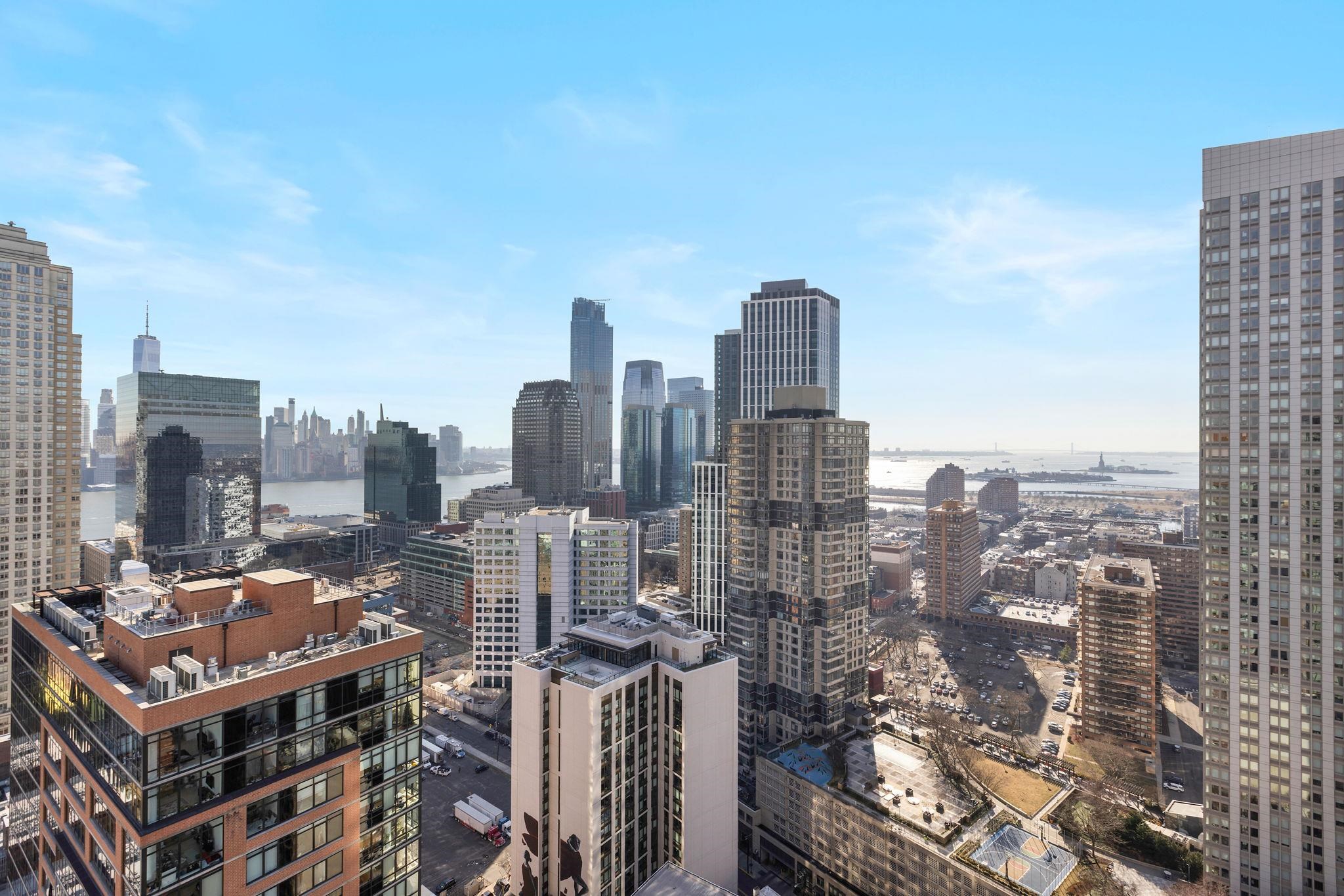 155 BAY ST Unit: 808