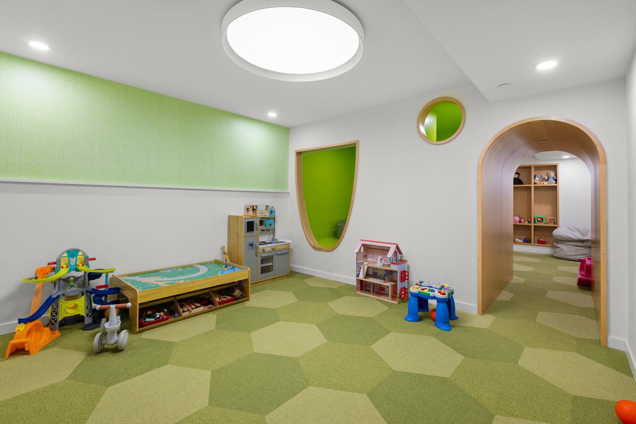 155 BAY ST Unit: 808