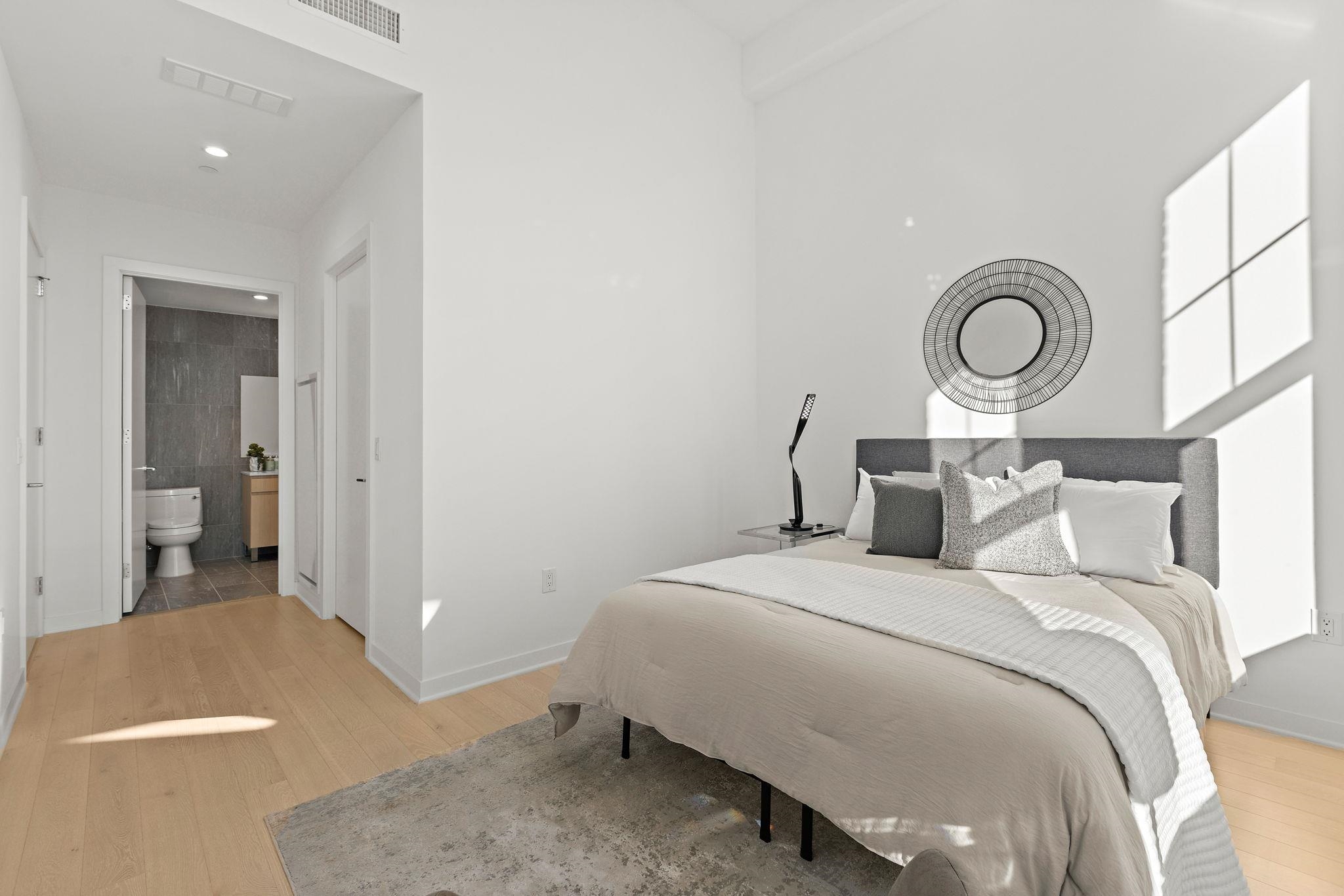 155 BAY ST Unit: 808