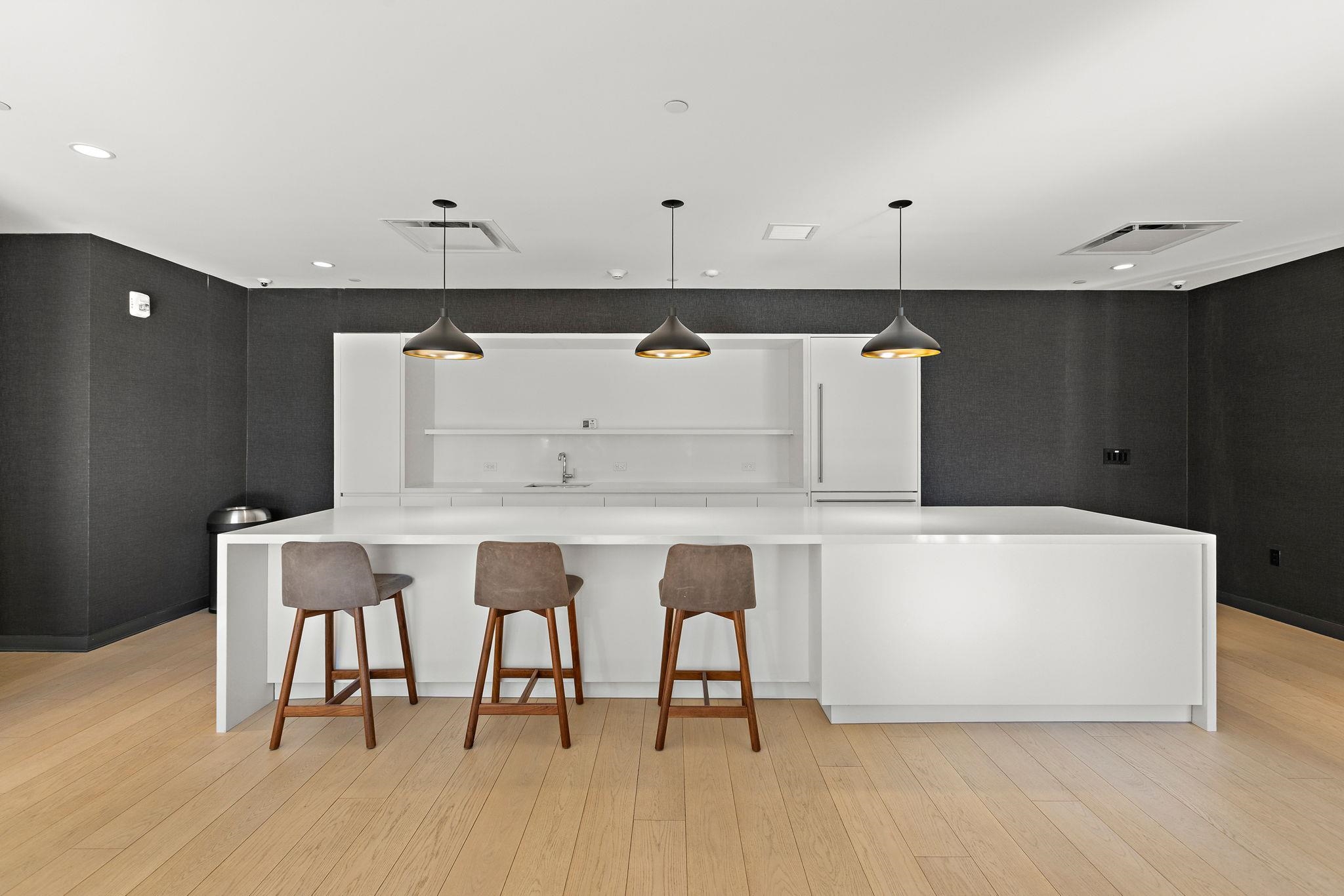 155 BAY ST Unit: 808