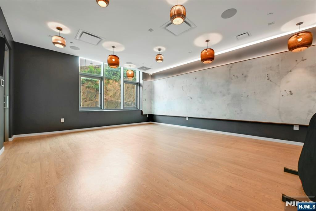 320 Adolphus Avenue 1104