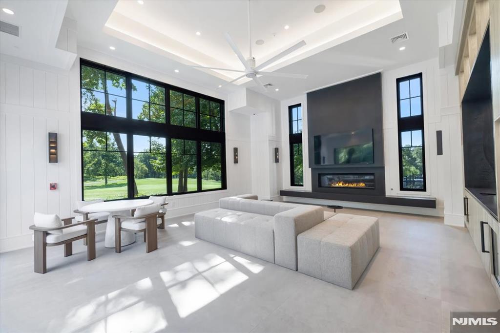 8 Stone Bridge Court