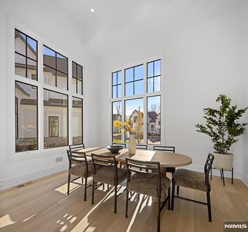 8 Stone Bridge Court