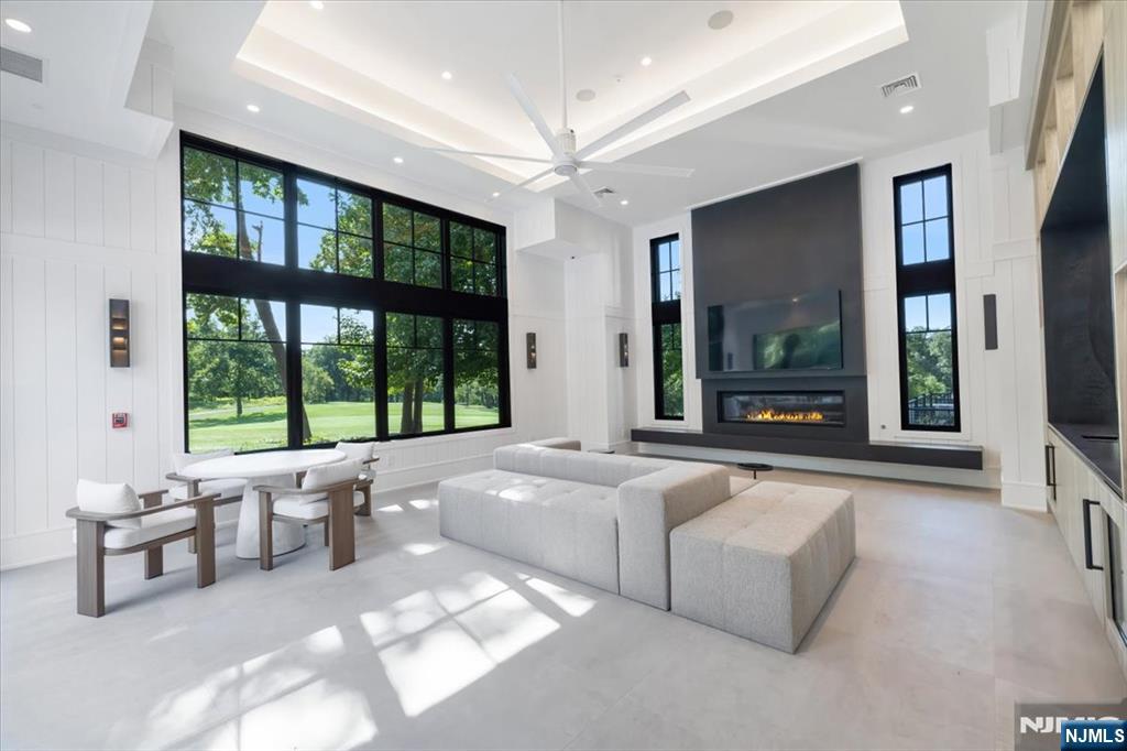 8 Stone Bridge Court