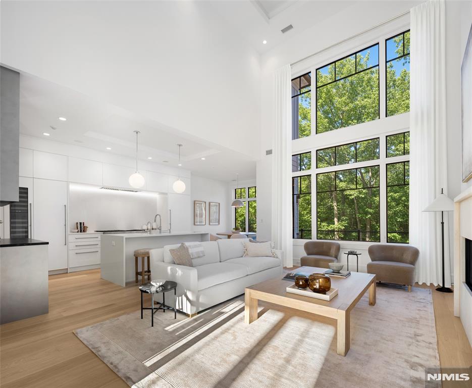 8 Stone Bridge Court