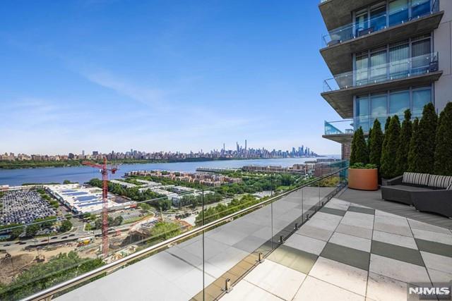 320 Adolphus Avenue 808