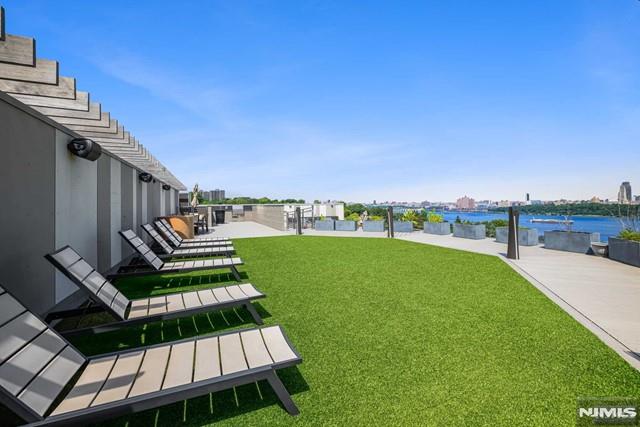 320 Adolphus Avenue 808