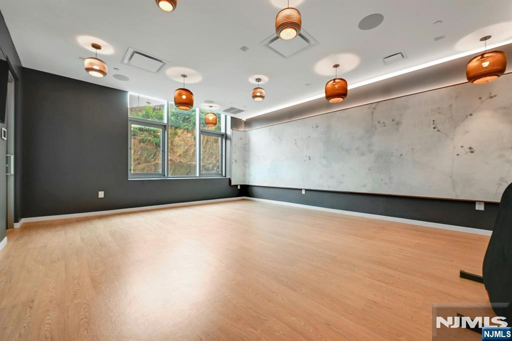 320 Adolphus Avenue 1004