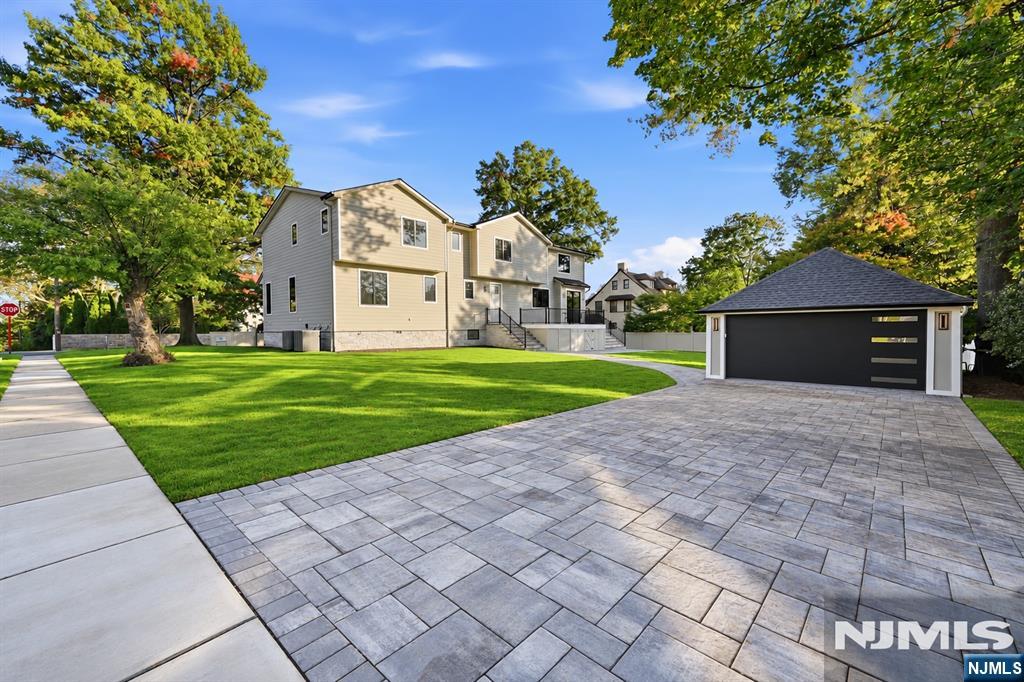 785 Summit Avenue