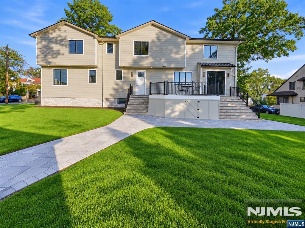 785 Summit Avenue