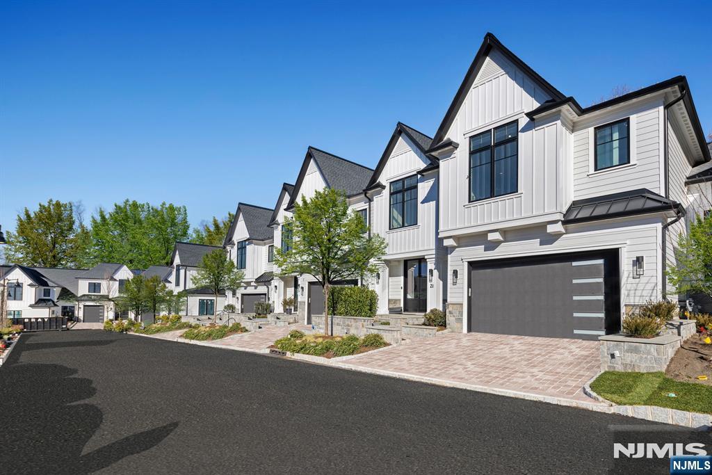 20 Stone Bridge Court