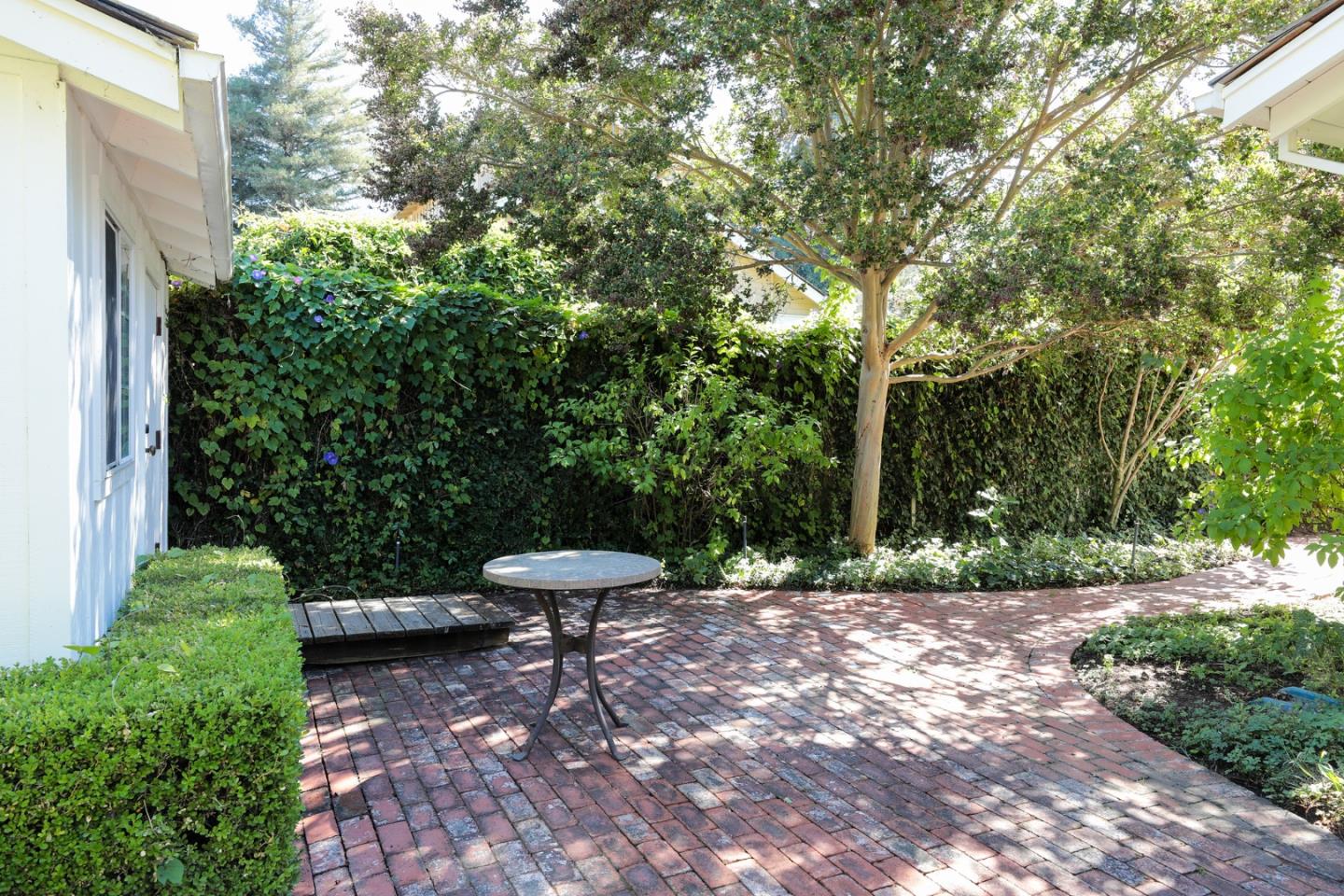 1289 Woodland AVE