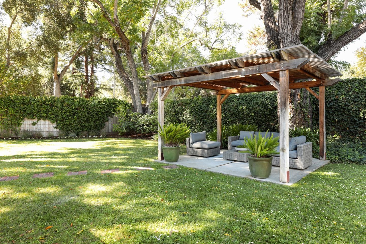 1289 Woodland AVE