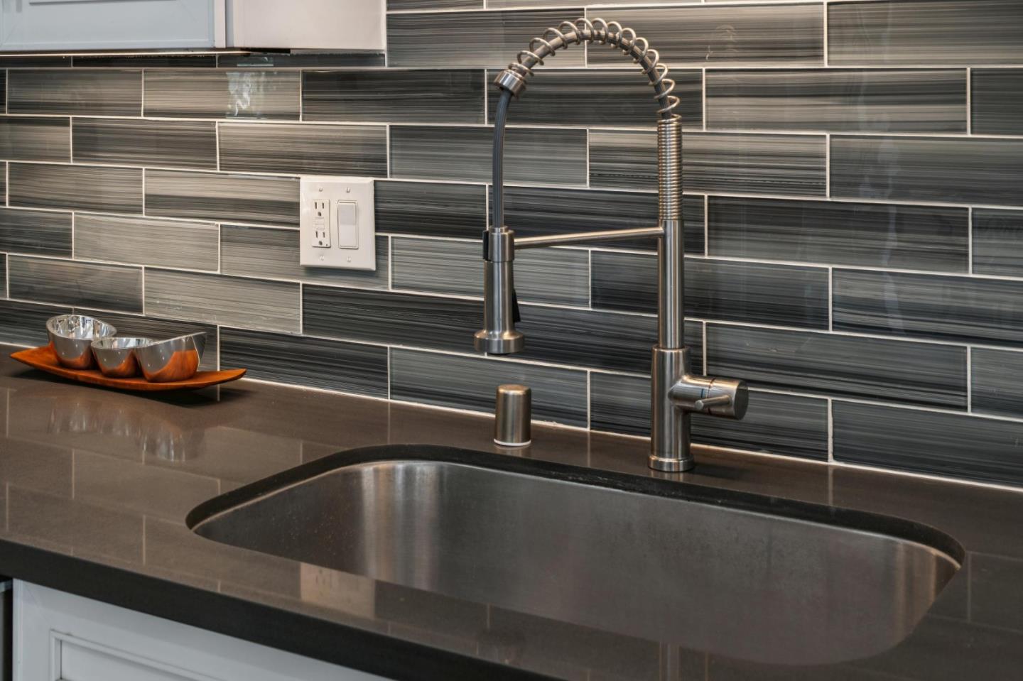 2825 Washington Avenue