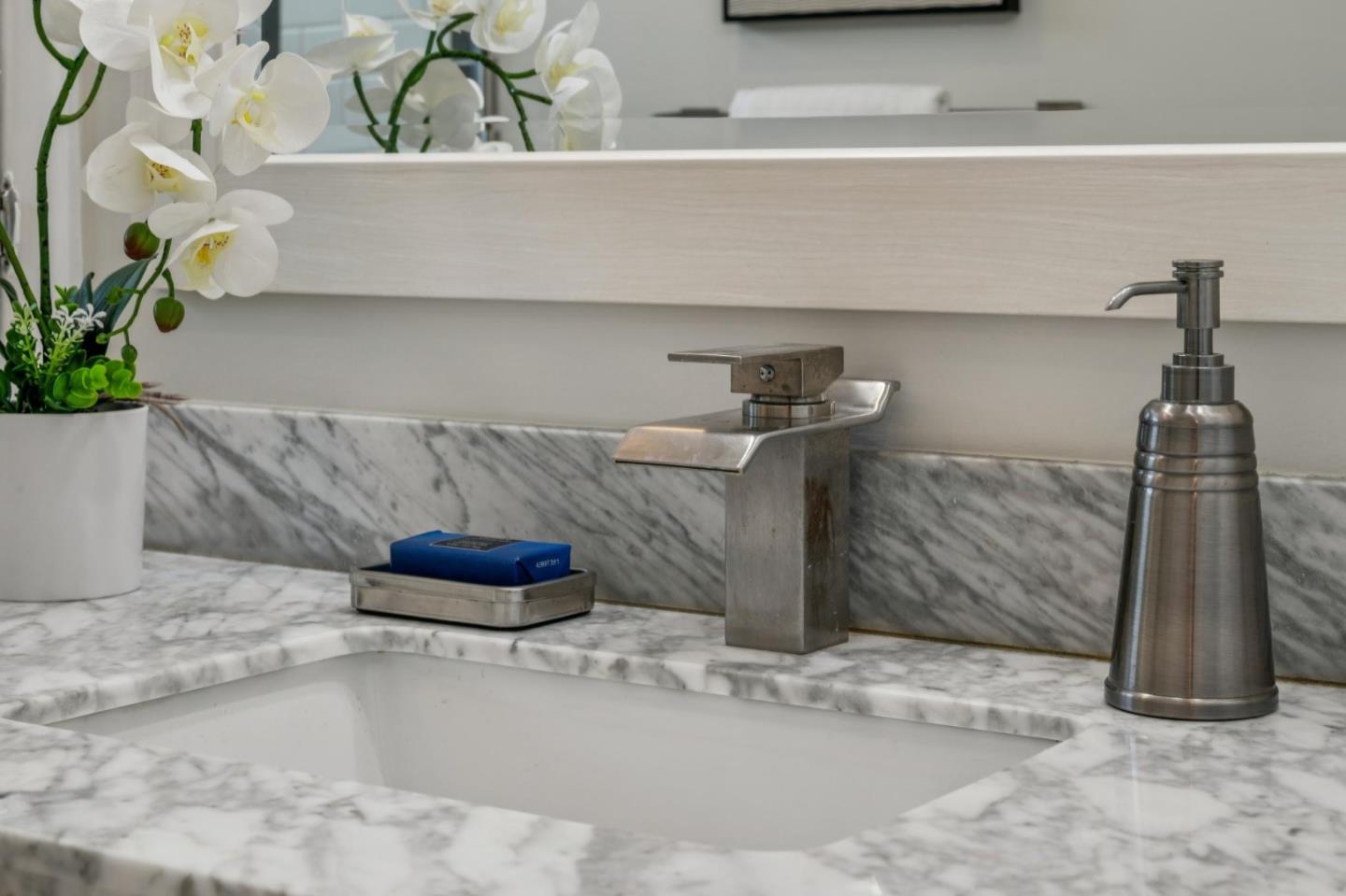 2825 Washington Avenue