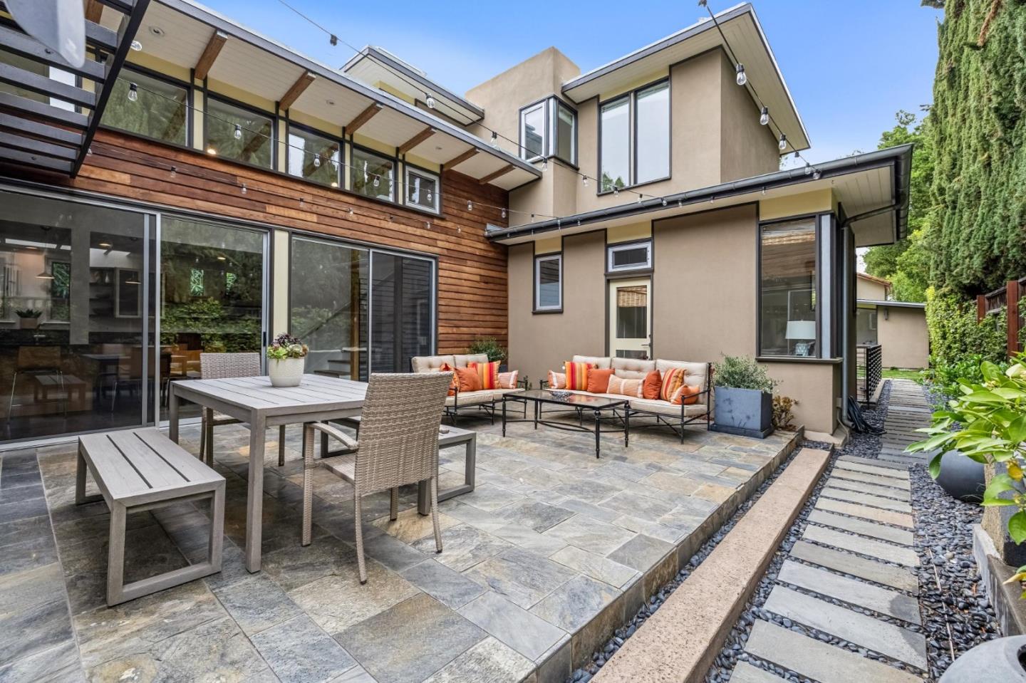 839 Melville Avenue
