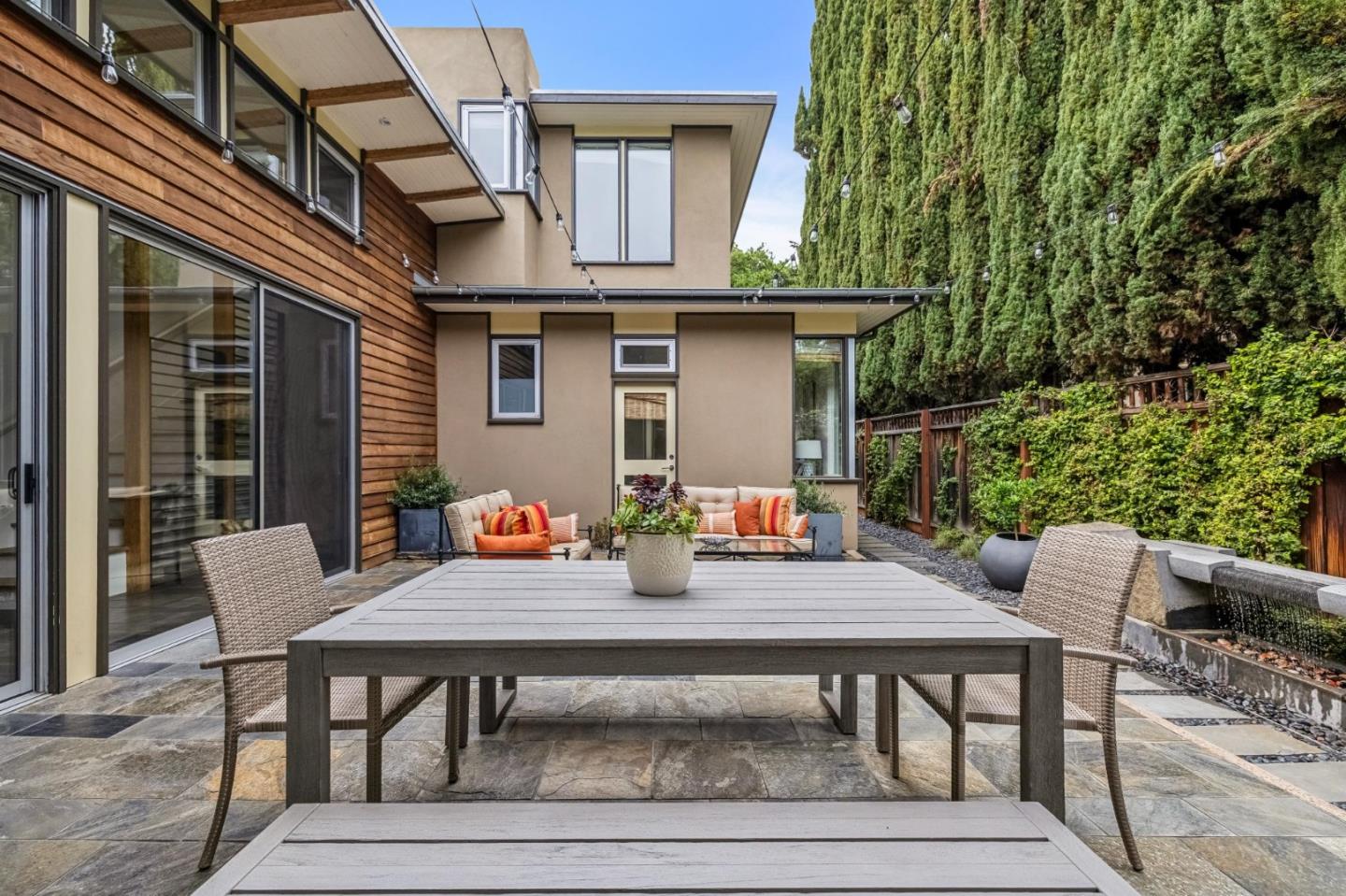 839 Melville Avenue