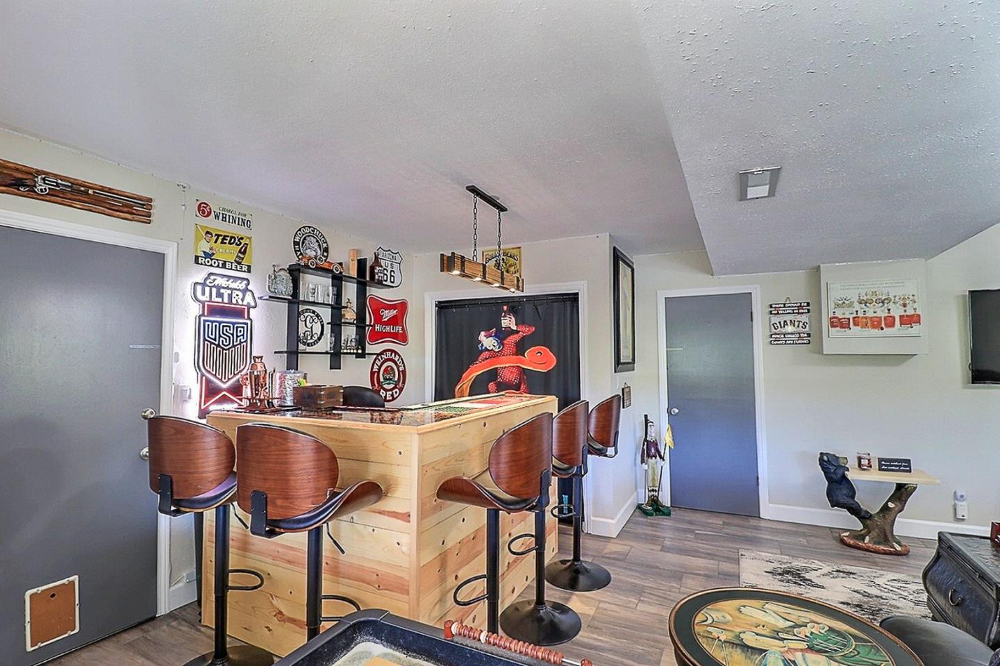 20135 Pine Mountain Drive
