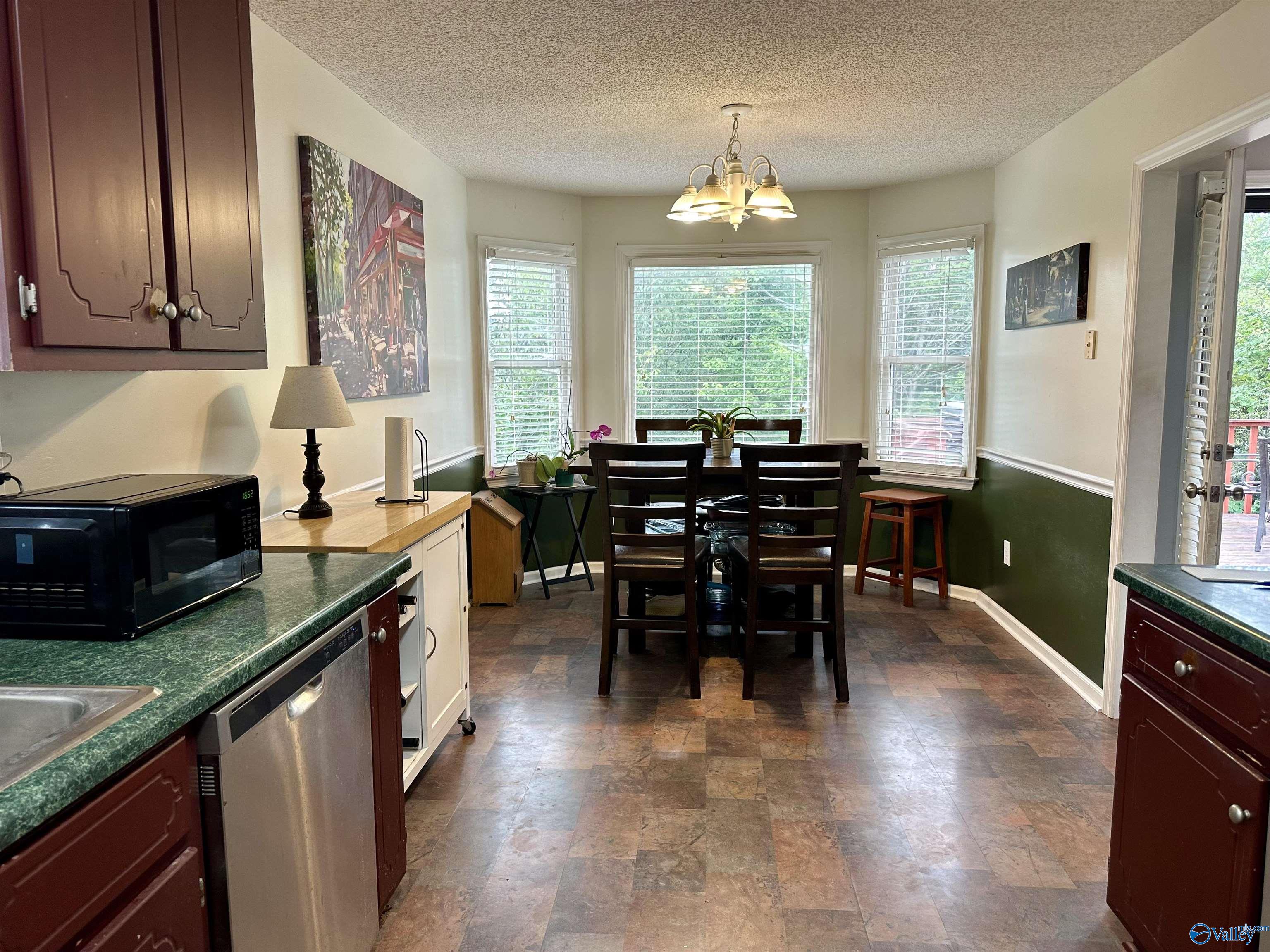 165 Hollington Drive NE