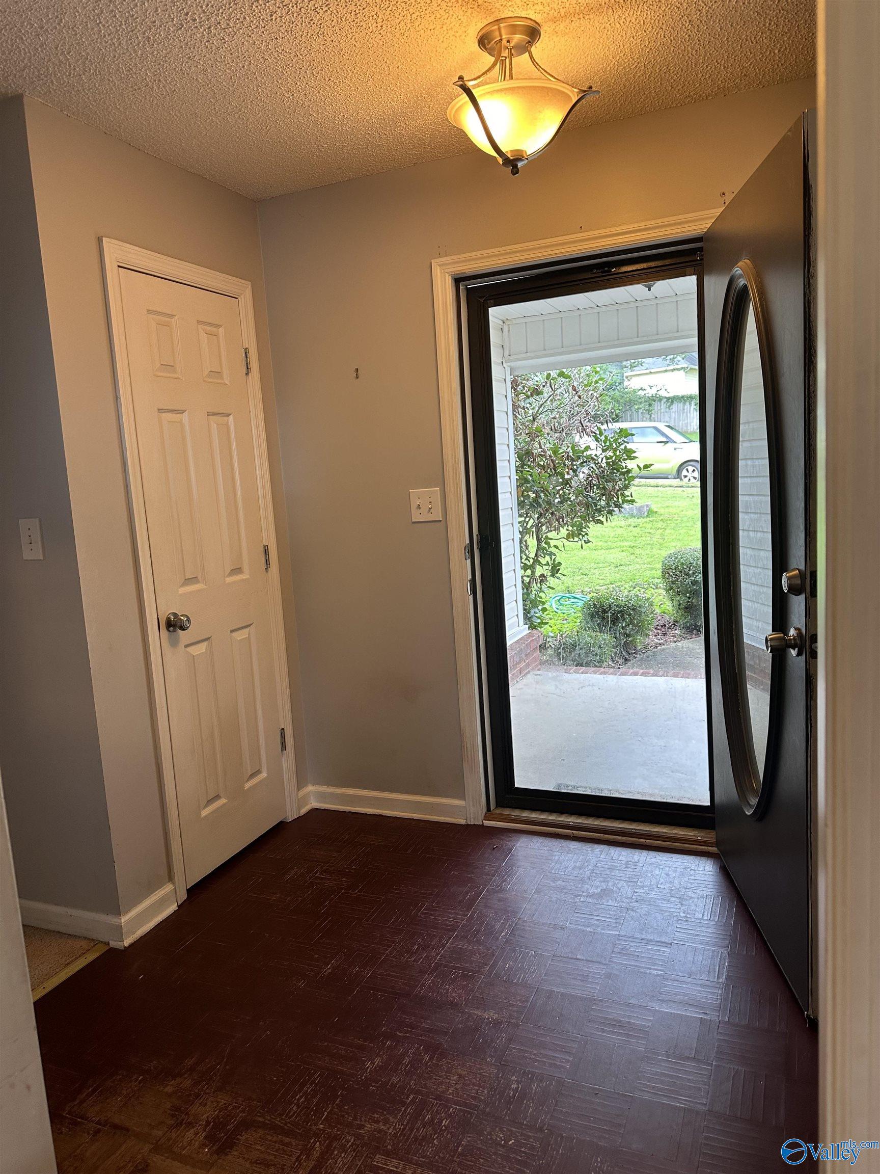 165 Hollington Drive NE
