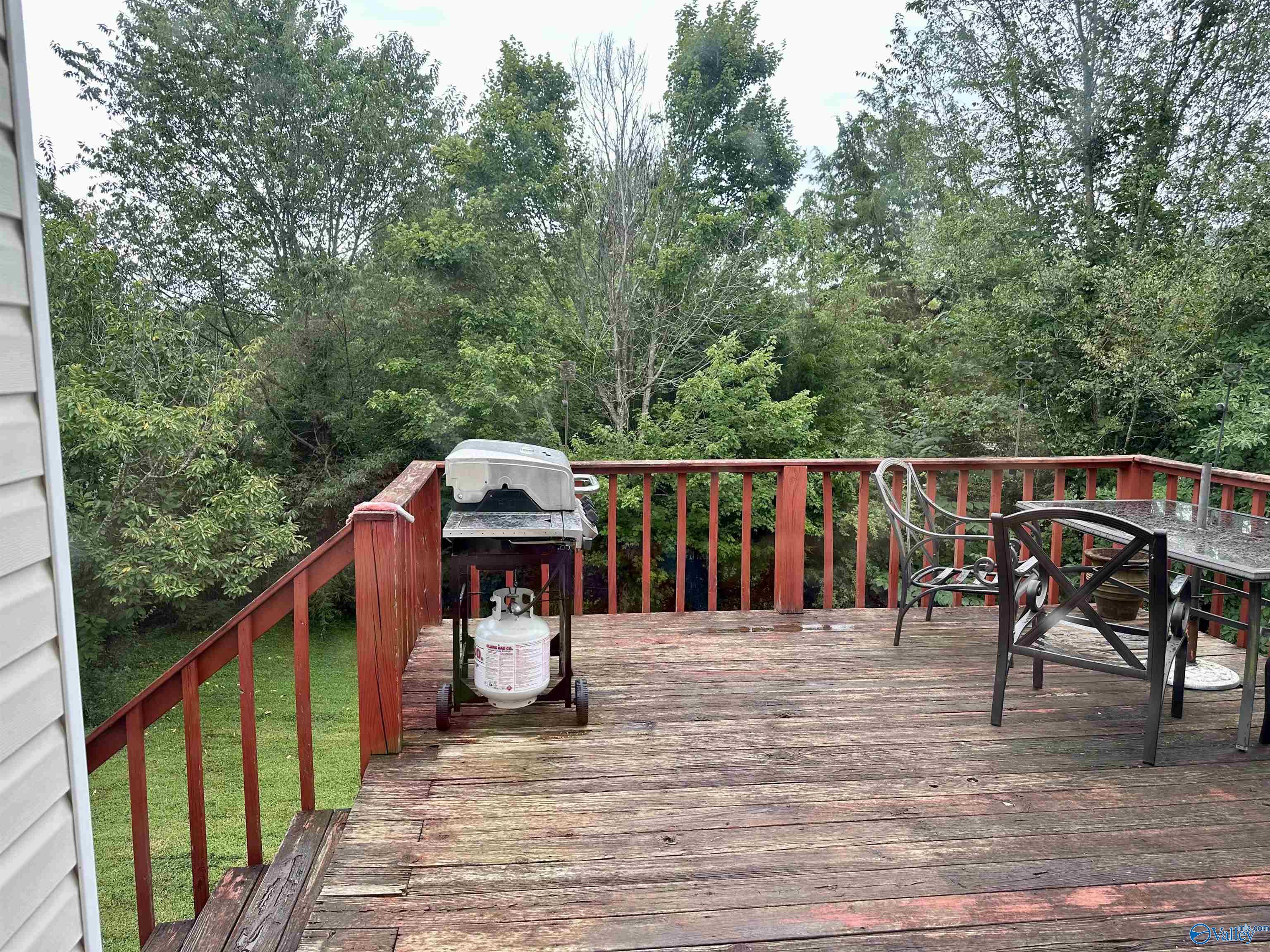 165 Hollington Drive NE