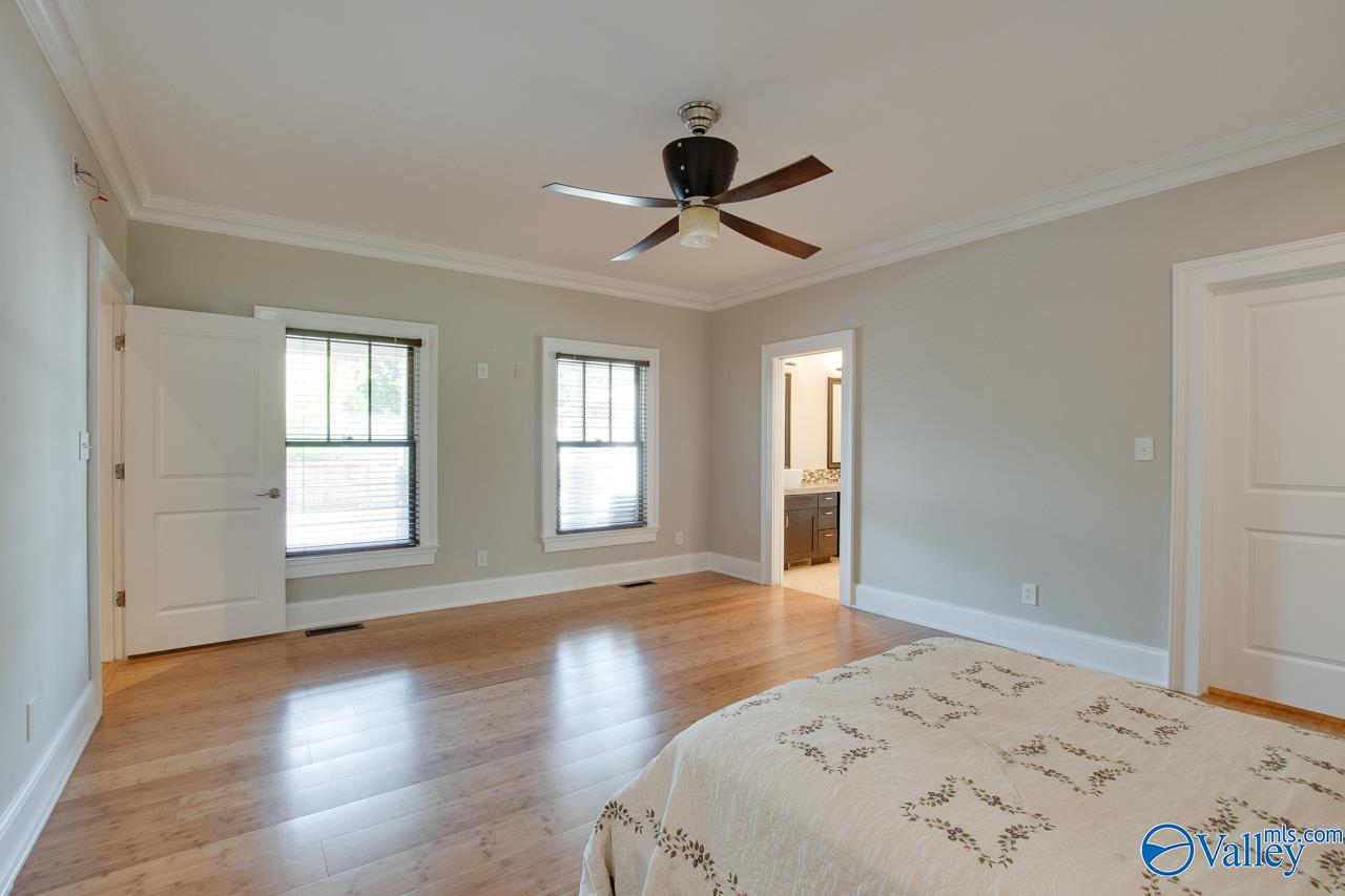 819 Mira Vista Drive SE