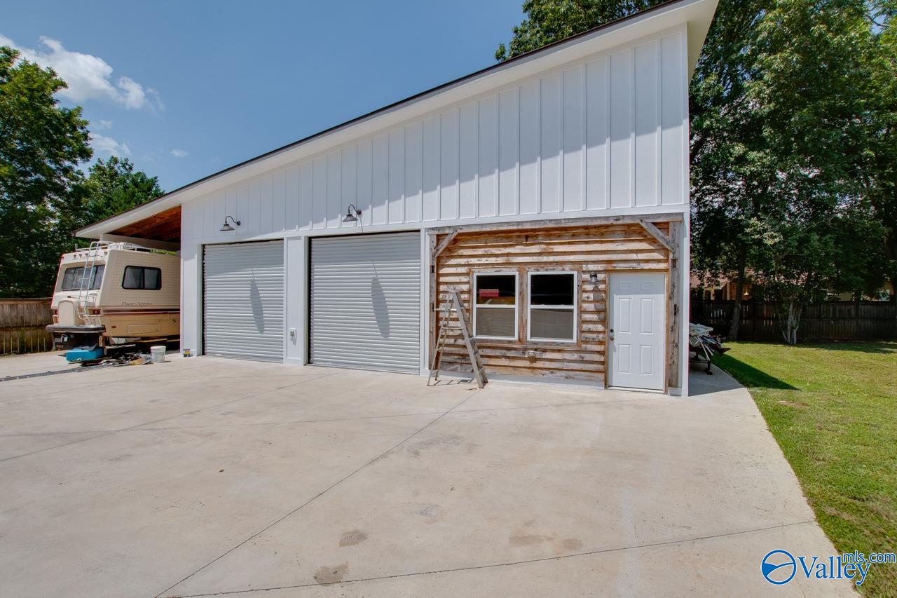 819 Mira Vista Drive SE