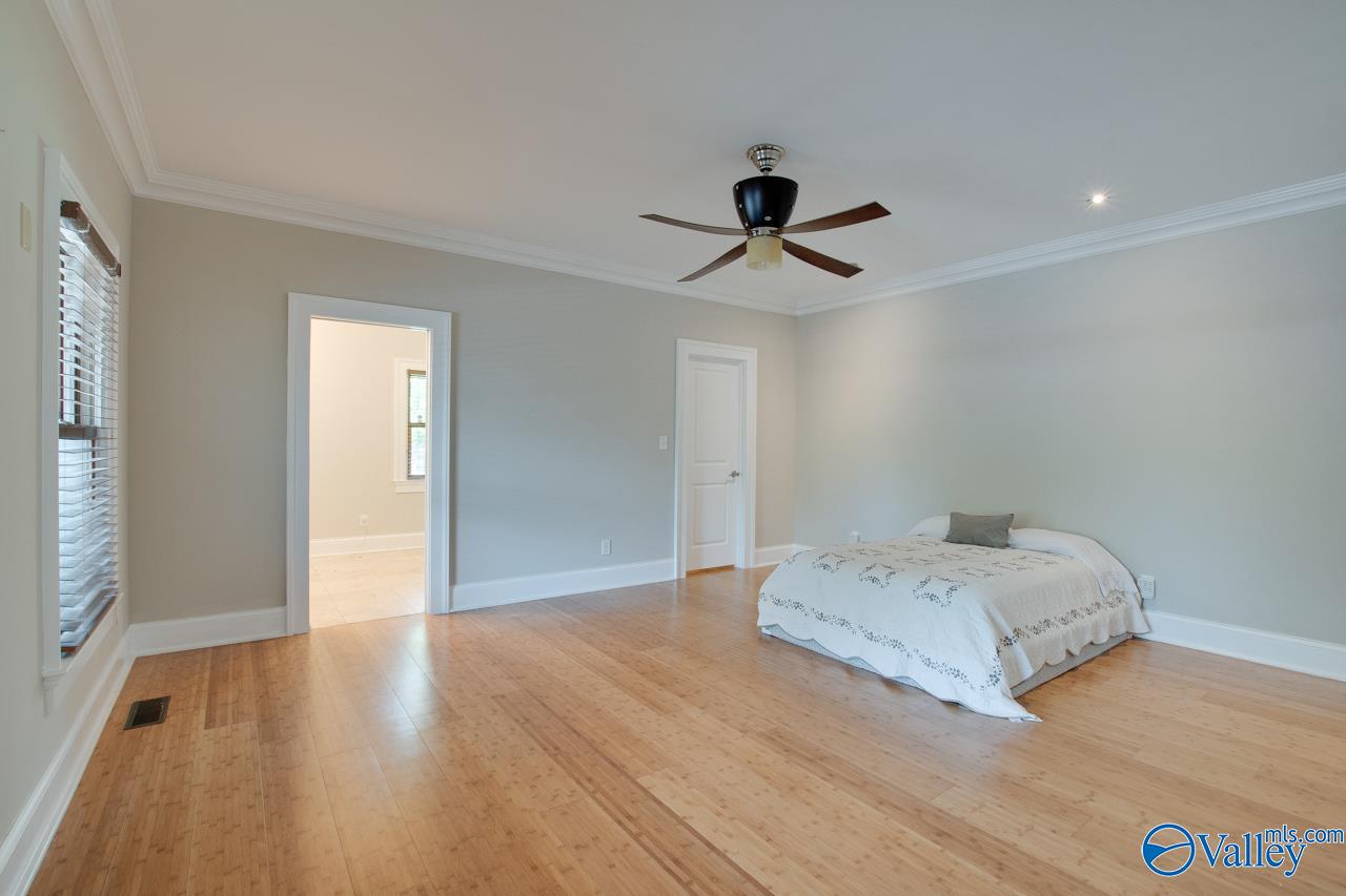 819 Mira Vista Drive SE