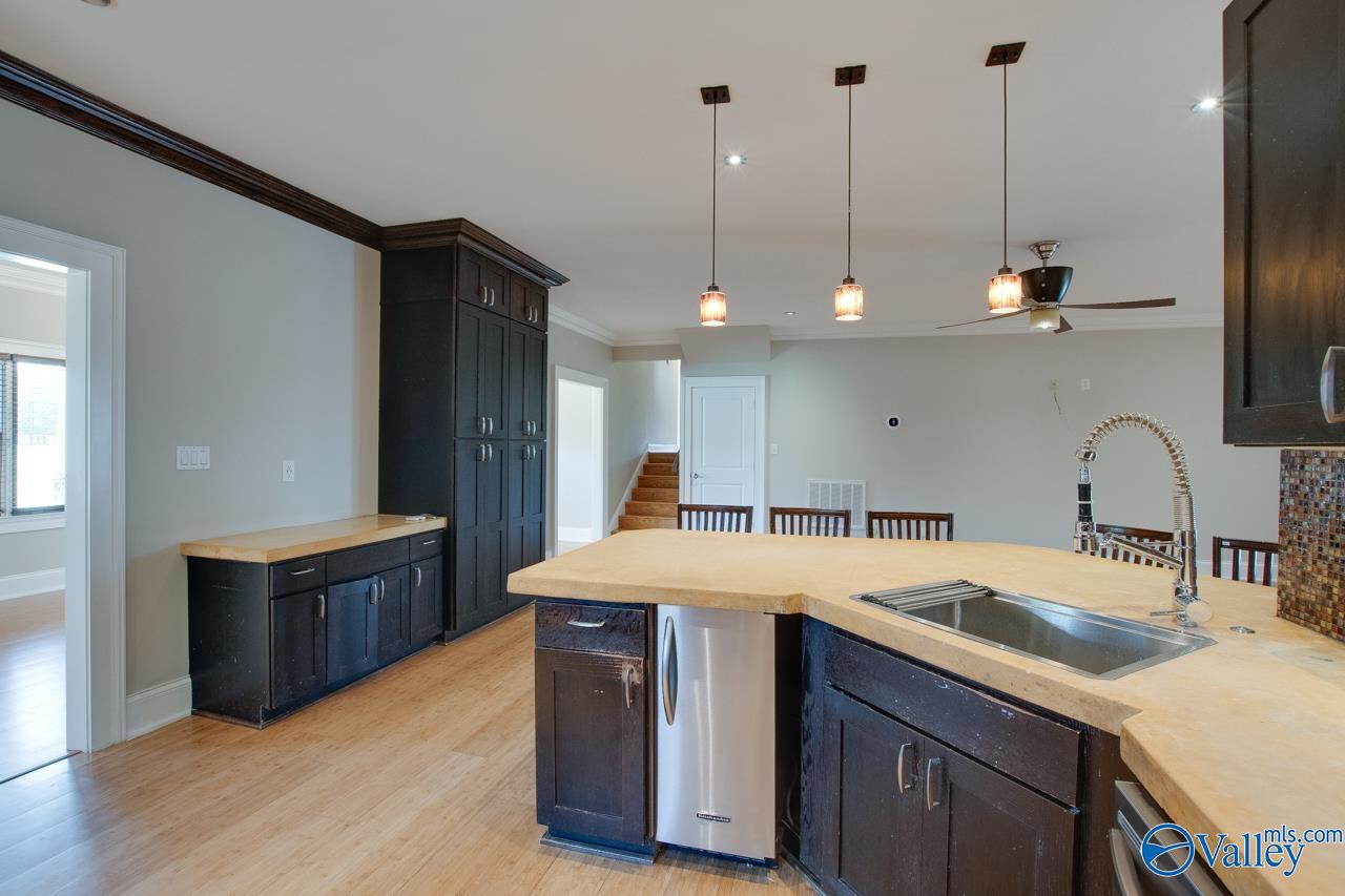 819 Mira Vista Drive SE