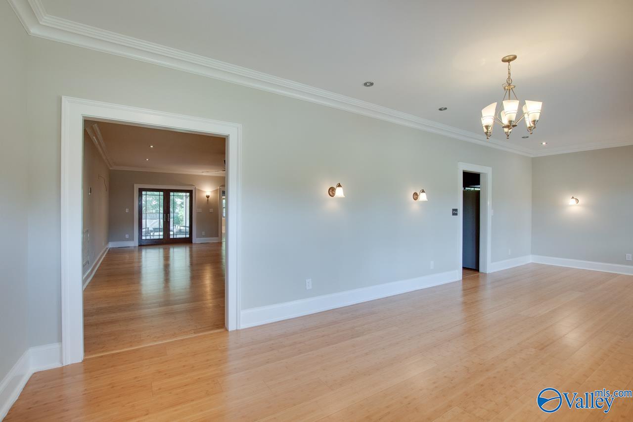 819 Mira Vista Drive SE