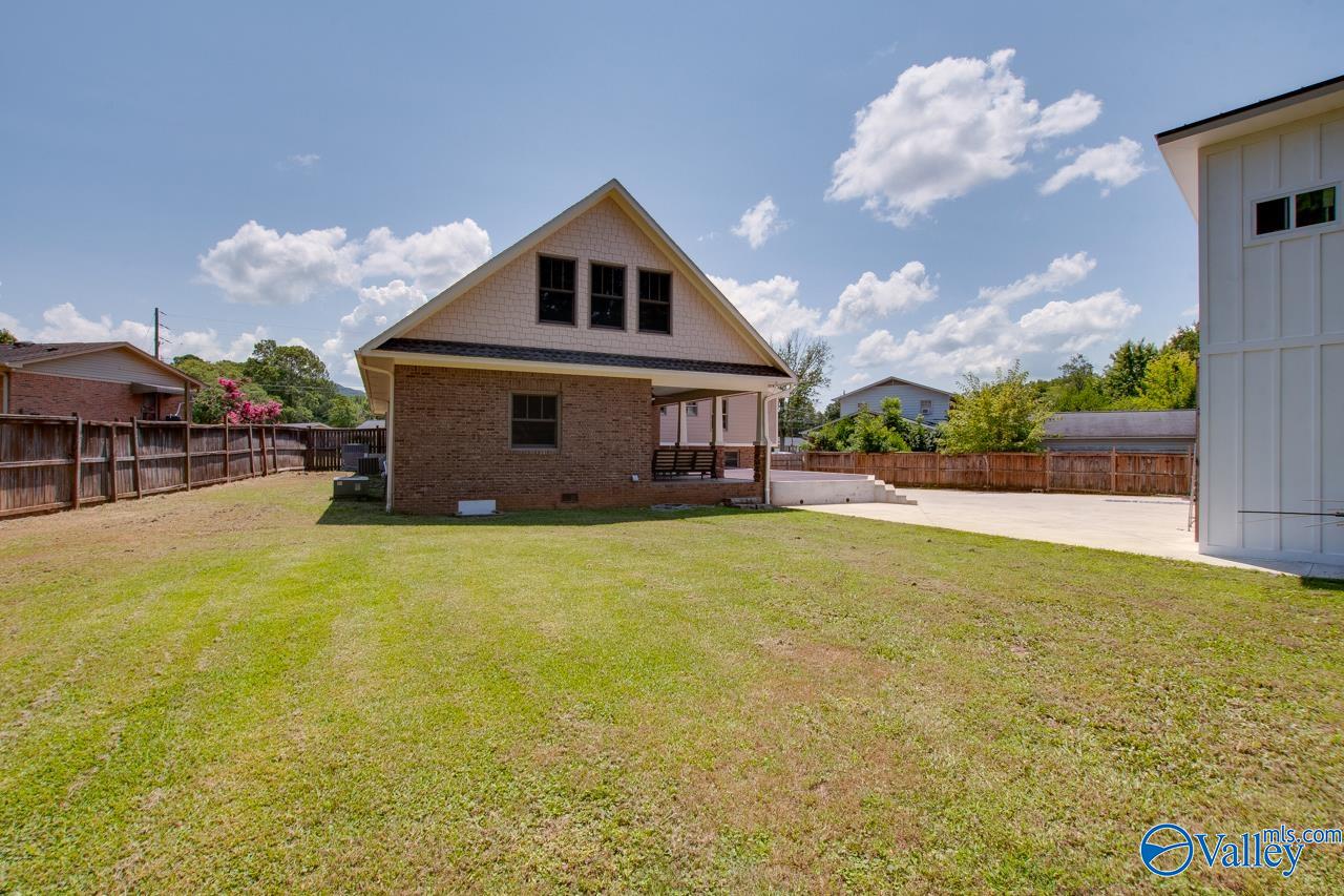 819 Mira Vista Drive SE