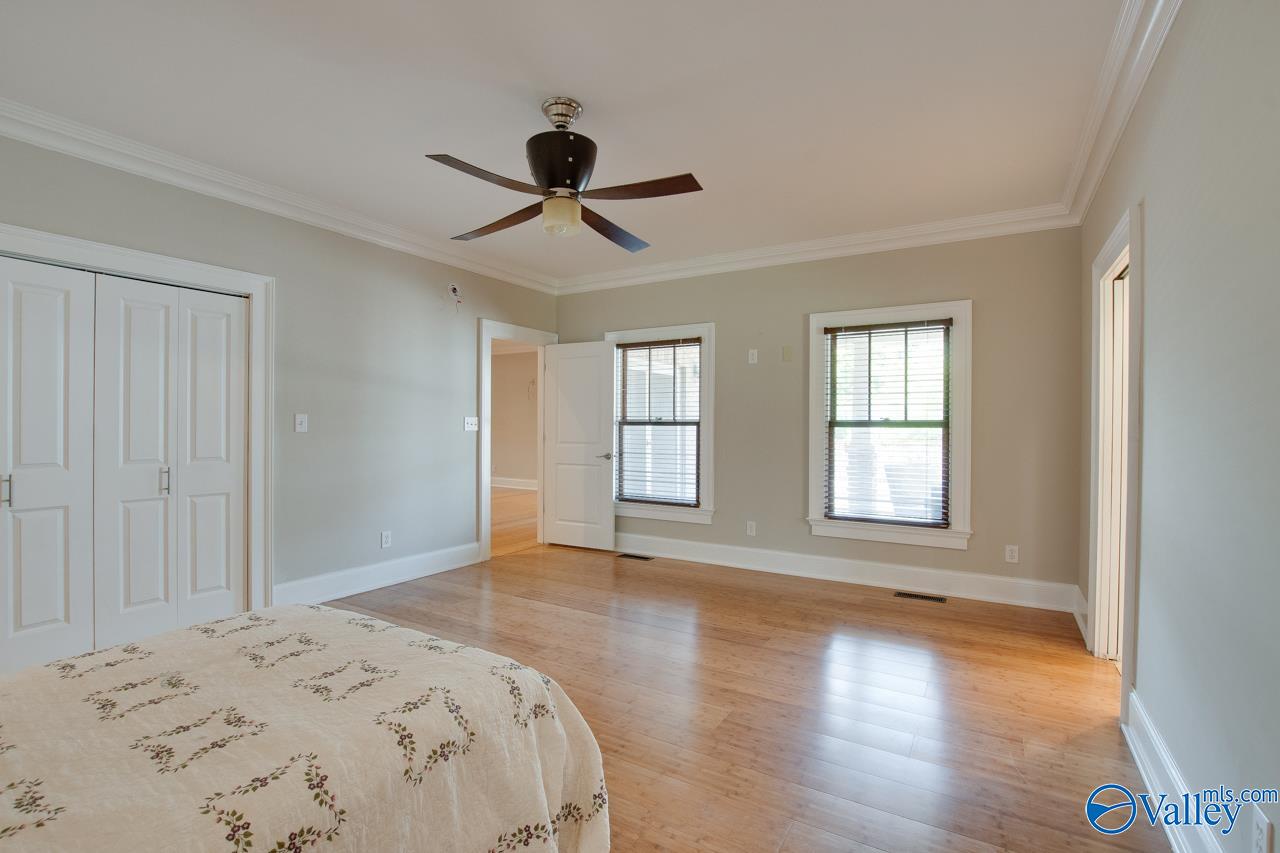 819 Mira Vista Drive SE