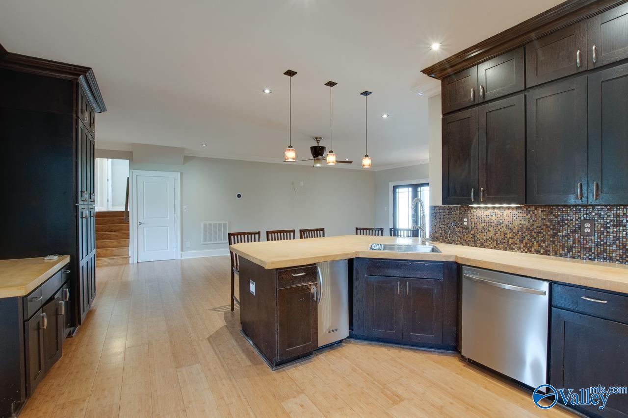 819 Mira Vista Drive SE