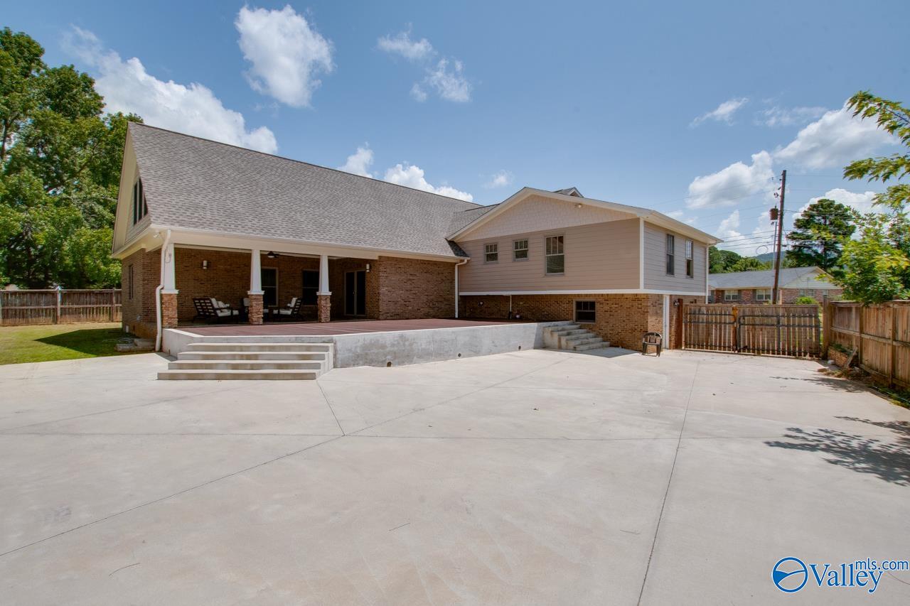 819 Mira Vista Drive SE