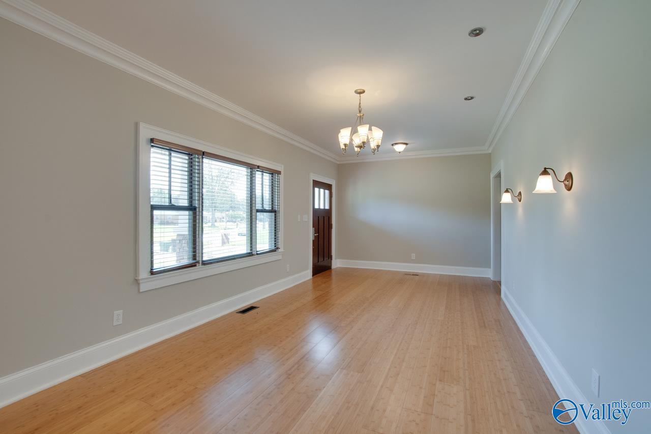 819 Mira Vista Drive SE