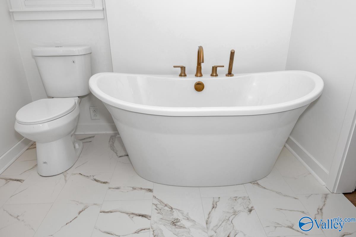 1005 Brook Ridge Circle