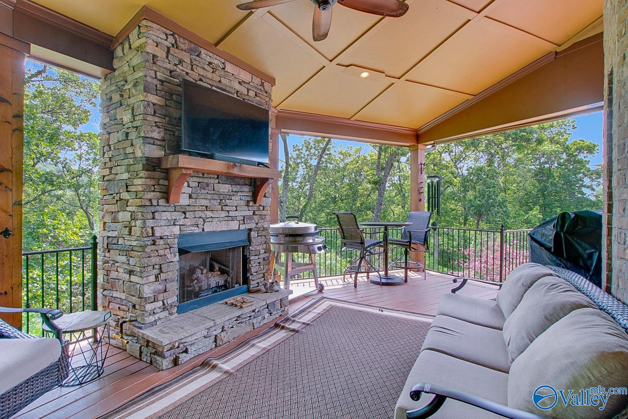 2833 High Mountain Road NE