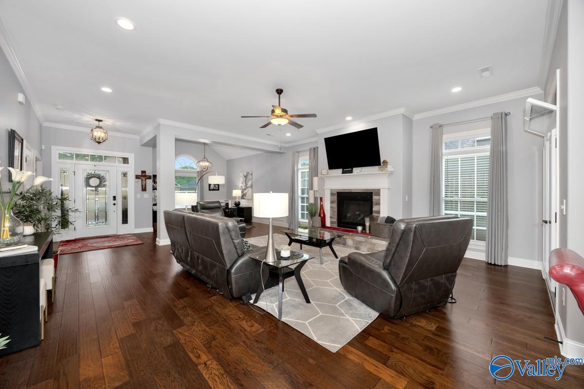 919 Binding Branch NW