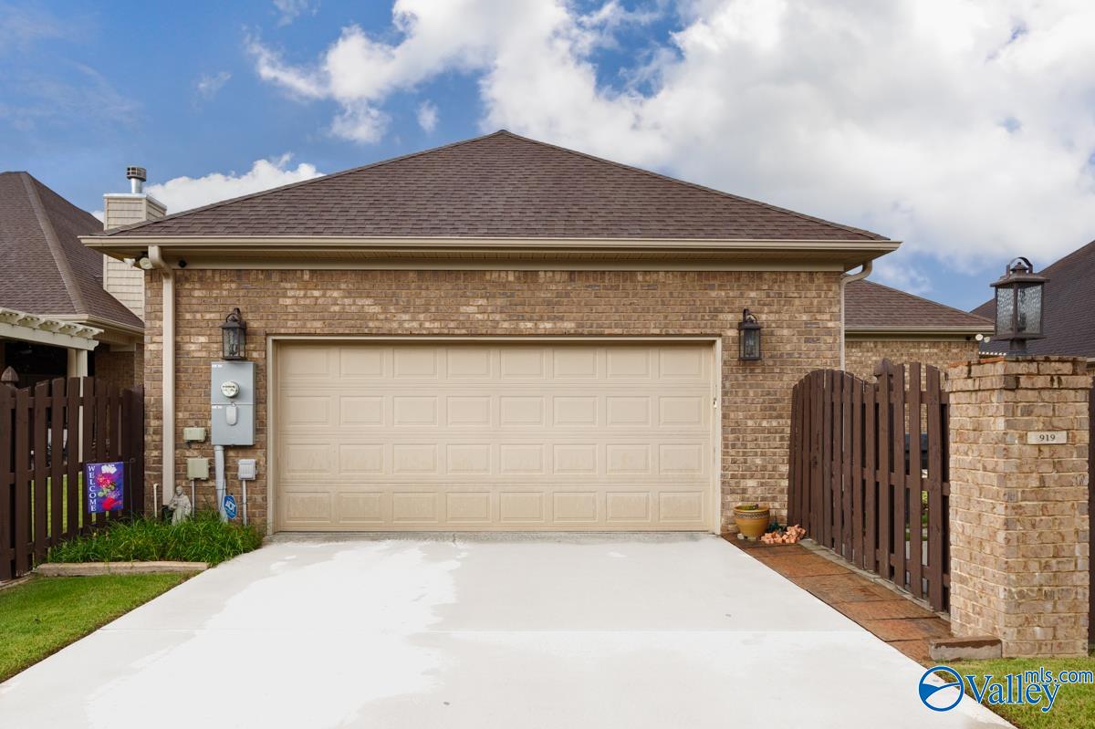 919 Binding Branch NW