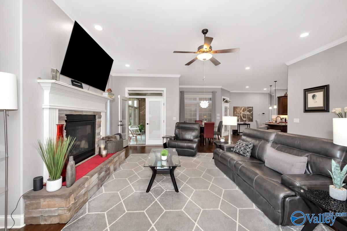 919 Binding Branch NW