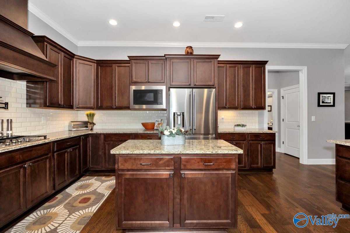 919 Binding Branch NW