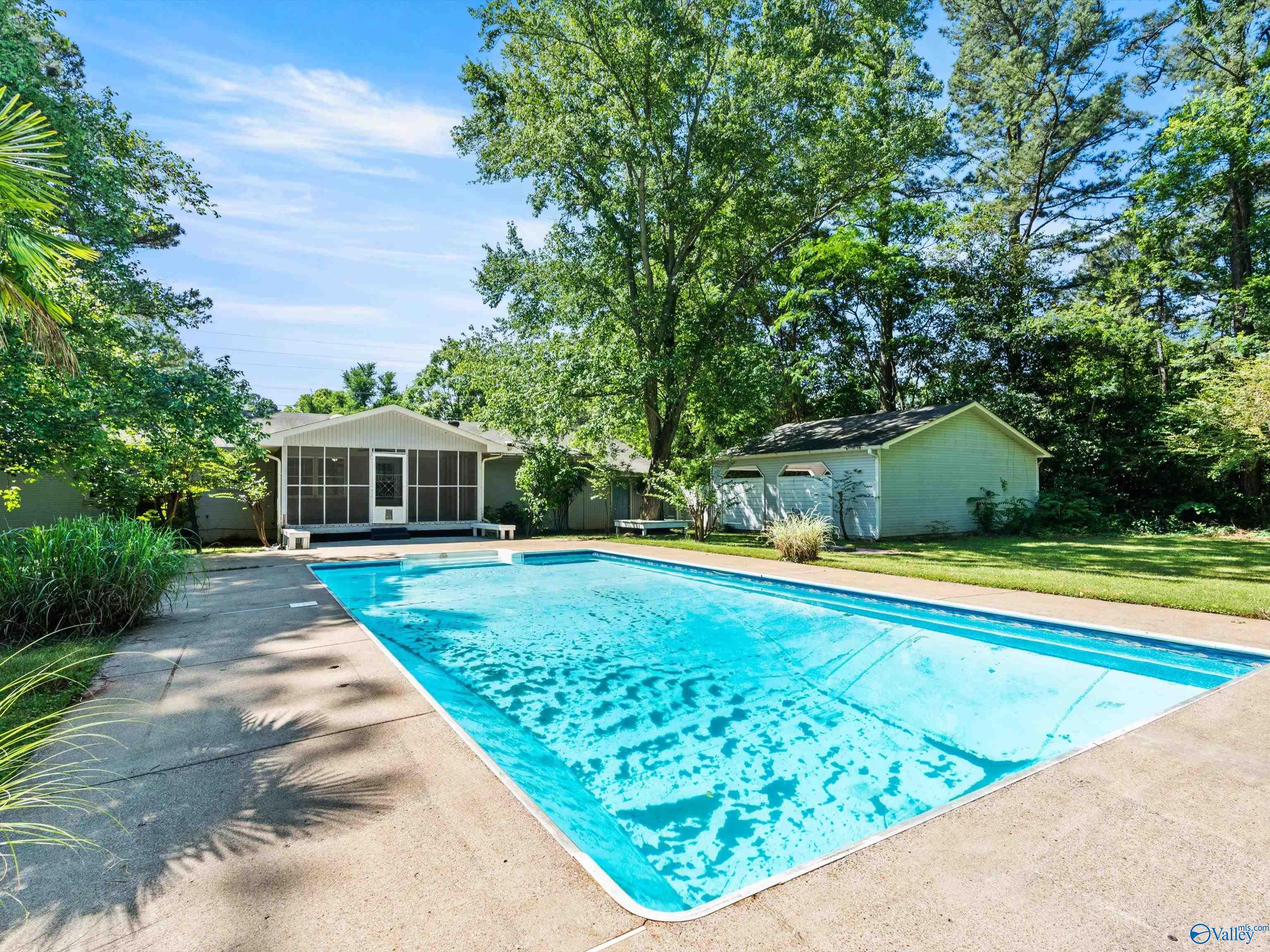 2102 Mythewood Drive SW