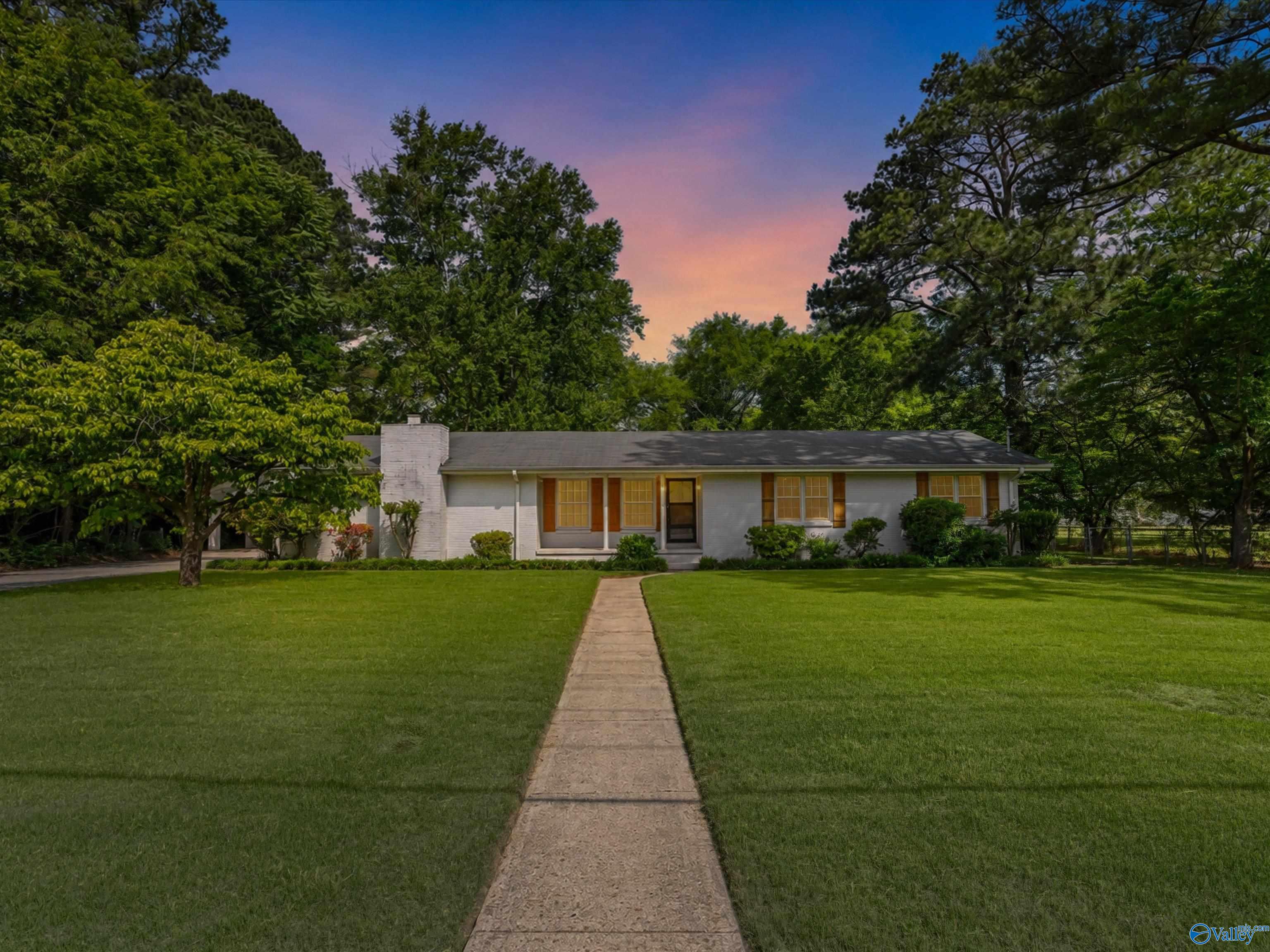 2102 Mythewood Drive SW