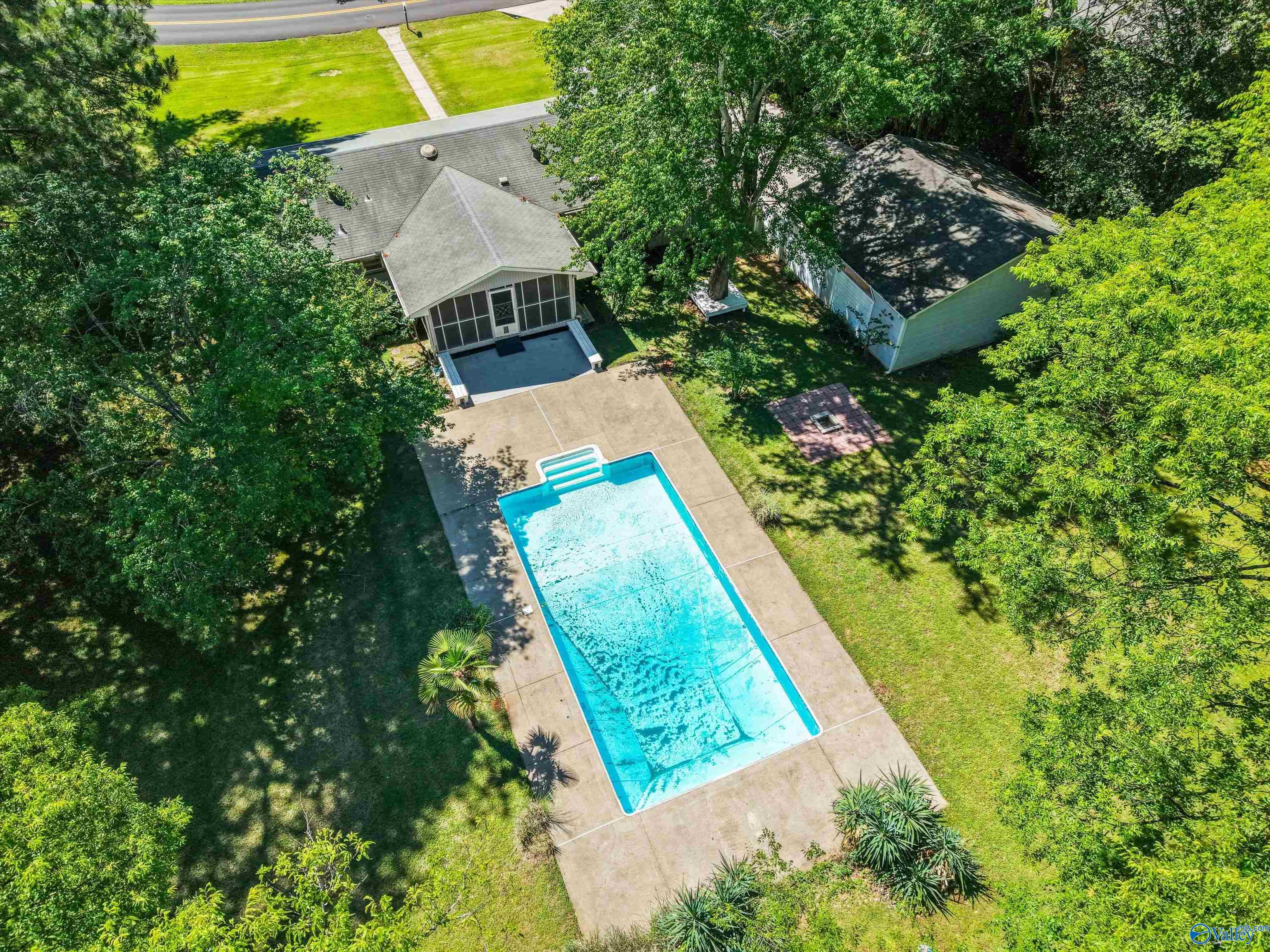 2102 Mythewood Drive SW
