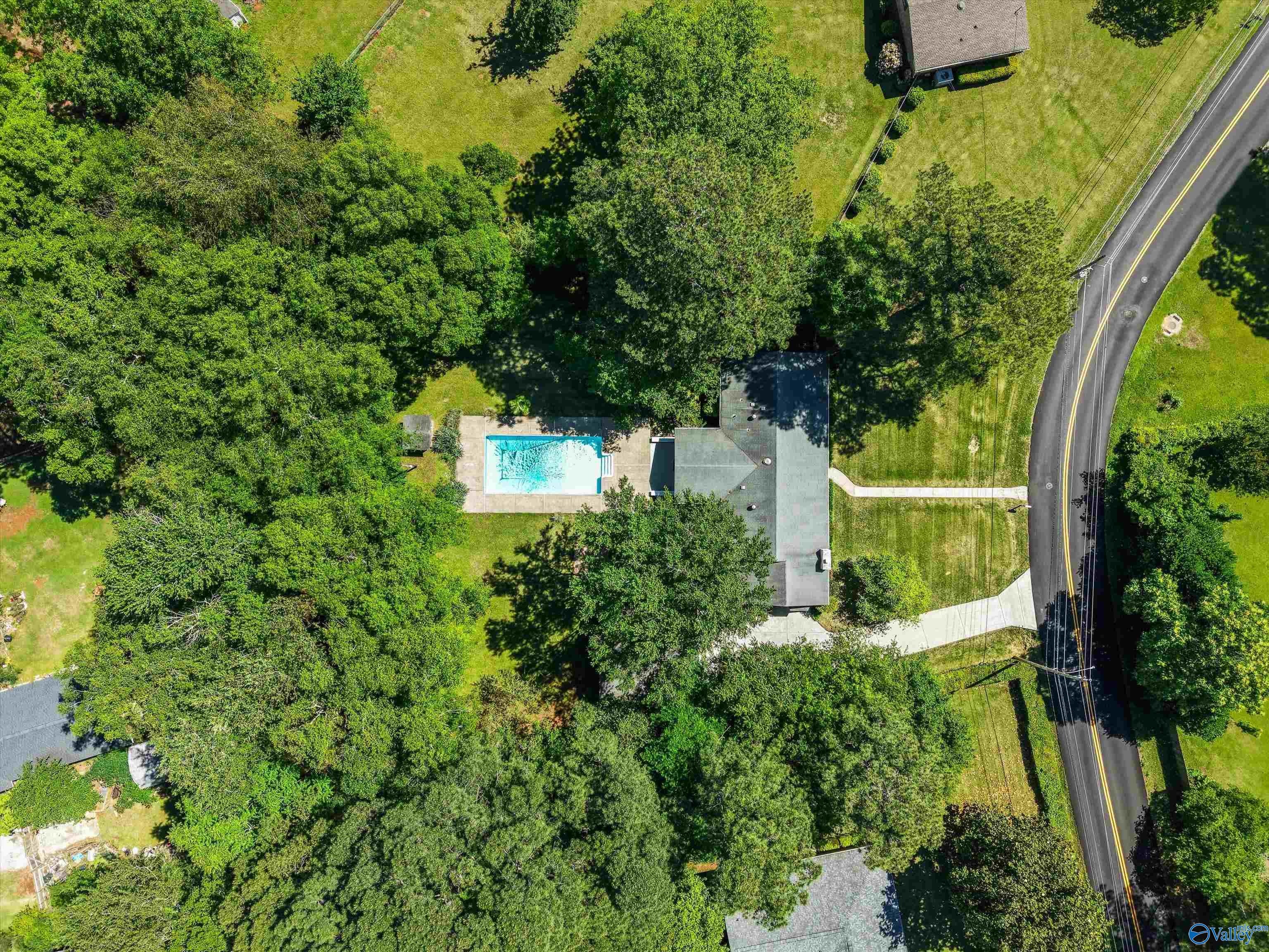 2102 Mythewood Drive SW