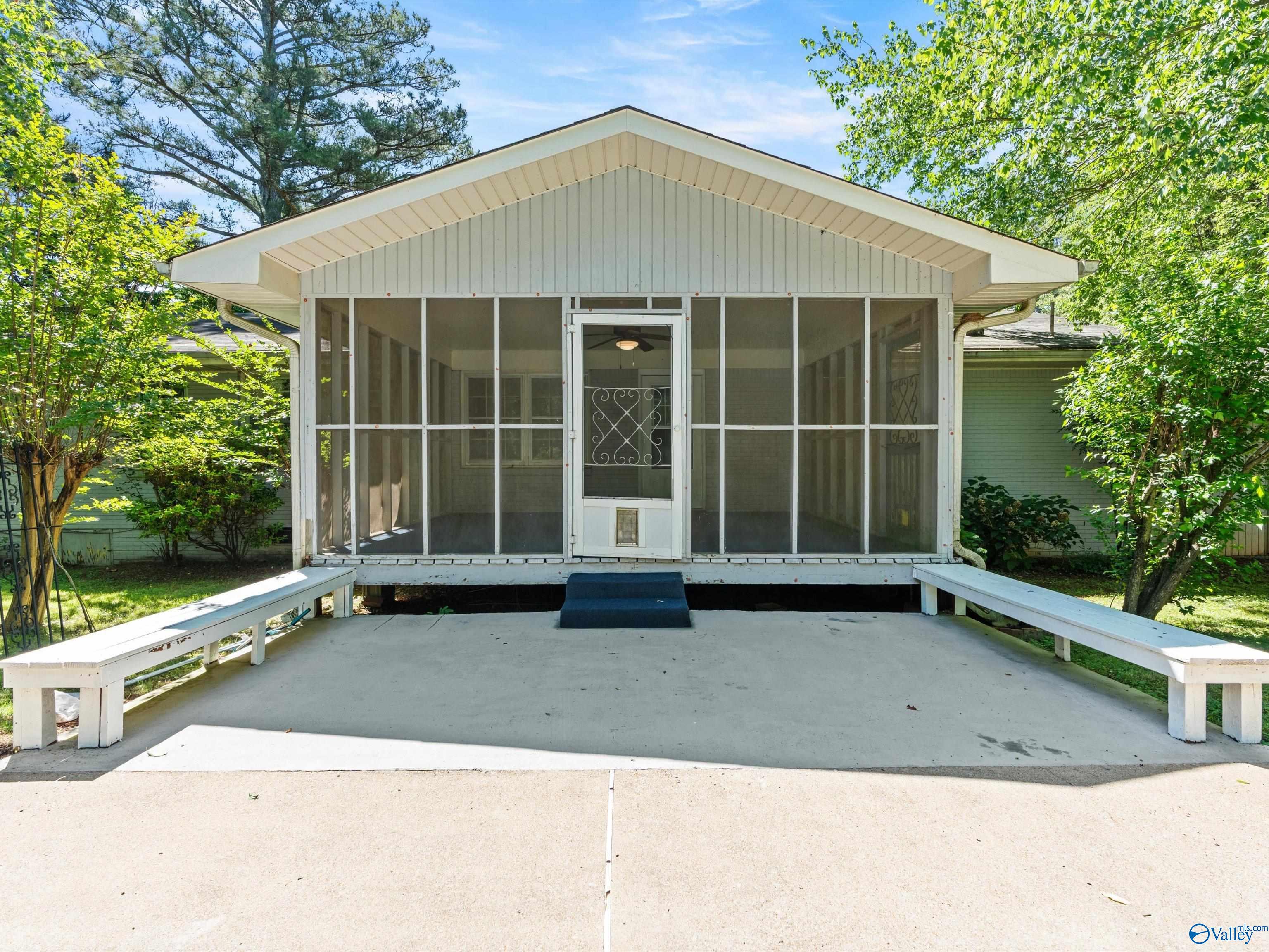 2102 Mythewood Drive SW