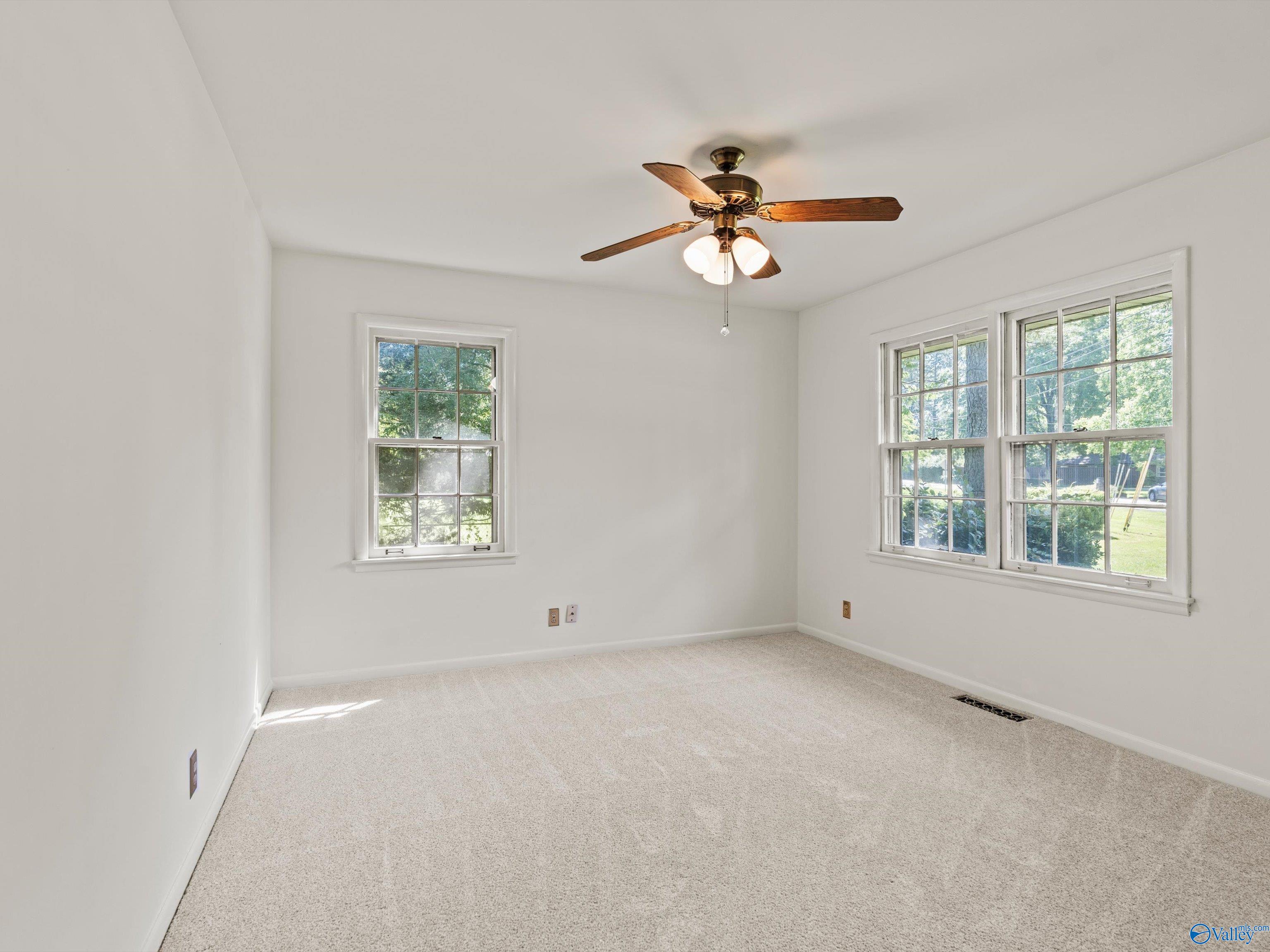 2102 Mythewood Drive SW