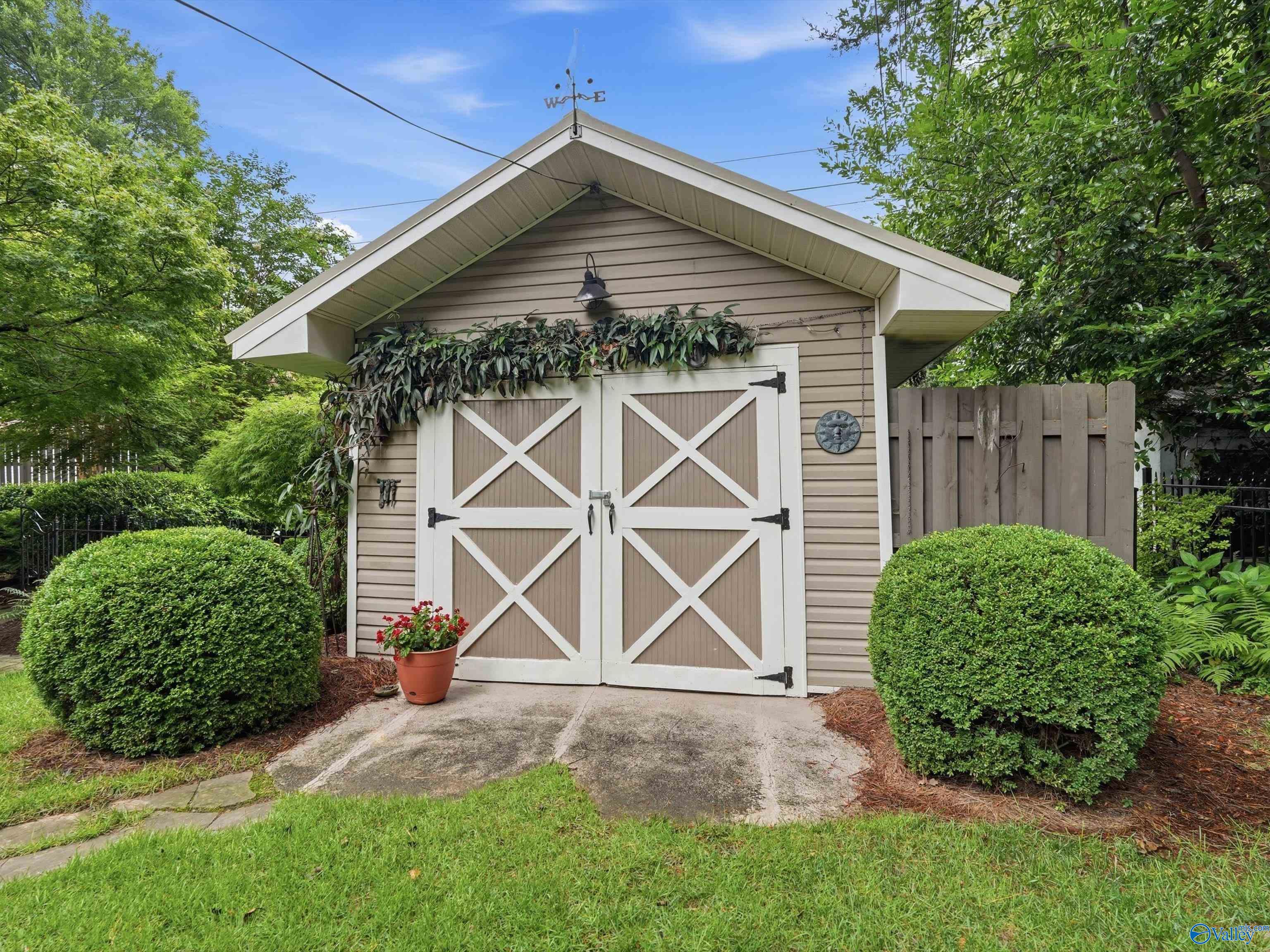 1115 Ward Avenue NE