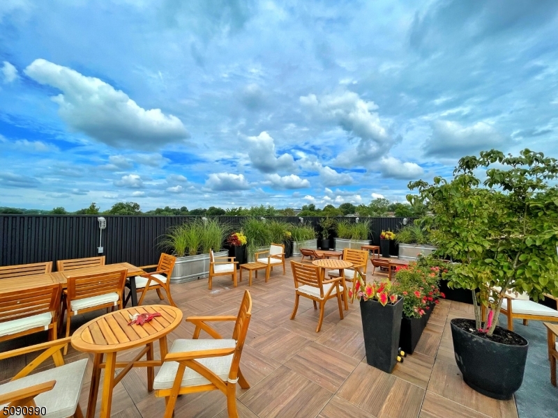 548 Franklin Ave Unit: 302