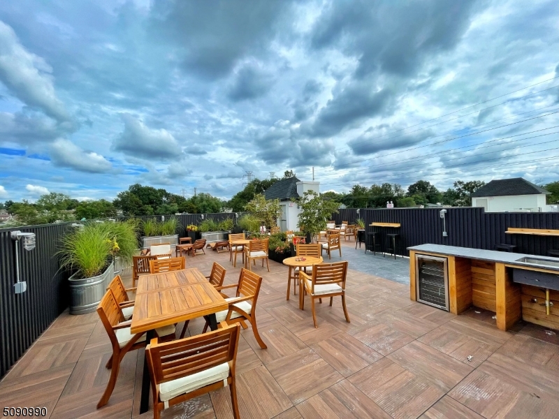 548 Franklin Ave Unit: 204